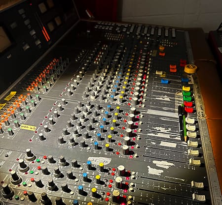 音響卓(ミキシング・コンソール)